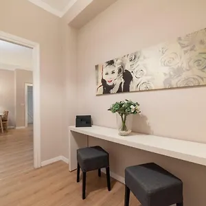 Domus Claudia Apartment Rom